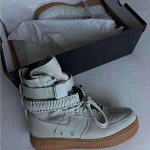 Nike Kids High-Top Sneakers in Light Gray with Gum Sole
